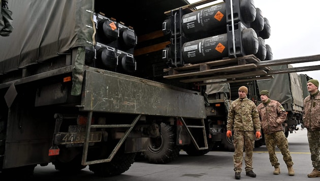 Die Ukraine erhält Waffen und Militärausrüstung im Kampf gegen den Angriff Russlands.