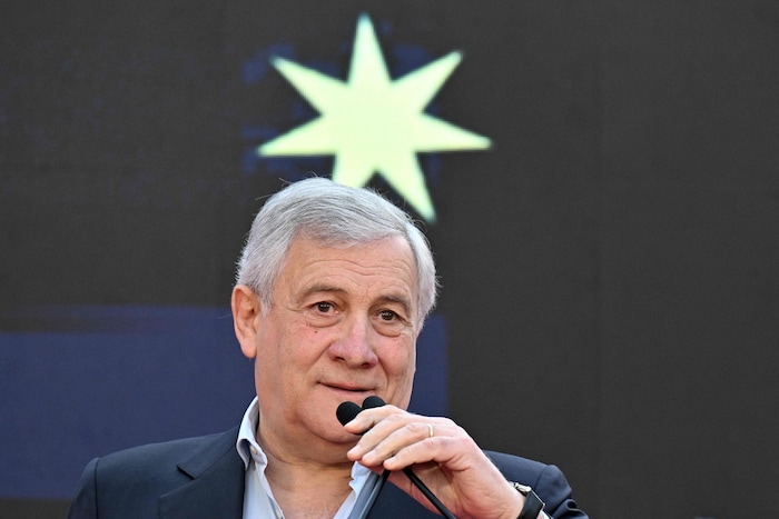 Vizepremier Chef Antonio Tajani gelobt der Ukraine Unterstützung.
