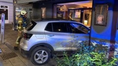 Das Auto in dem Lokal in Bischofshofen.