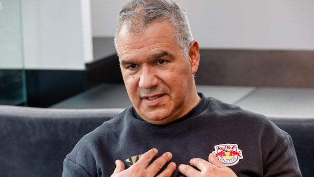 Traf sich zum Jahreskehraus mit der „Krone“: Salzburg-Cheftrainer Manny Viveiros.