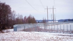 Zwischen dem Aggressor und dem baltischen Staat soll der „modernste Grenzschutz an der östlichen ...