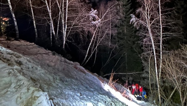 Die Bergung mithilfe der ARA Flugrettung gestaltete sich alles andere als einfach.