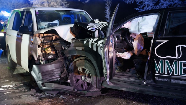 Die beiden Autos wurden stark beschädigt.