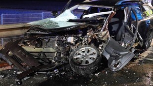 An beiden Unfallfahrzeugen entstand ein Totalschaden.