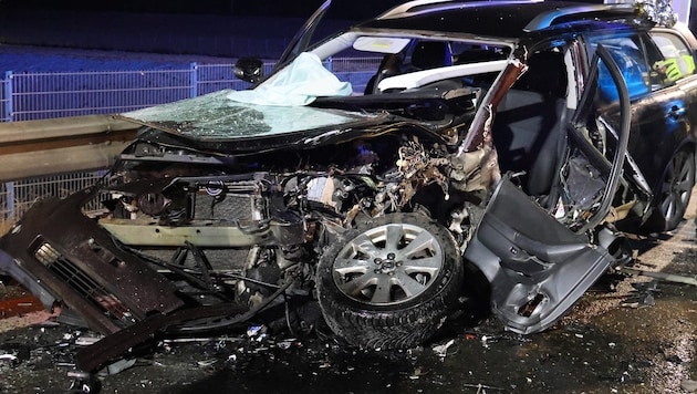 An beiden Unfallfahrzeugen entstand ein Totalschaden.