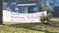 Die Gegner des Westrings haben am Fuße des Froschbergs Plakate aufgehängt.