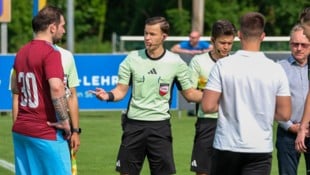 Daniel Holzinger ist Schiedsrichter aus Leidenschaft.
