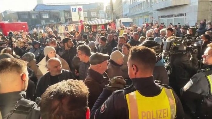 Die Polizei rückte an und sicherte den Eingang.