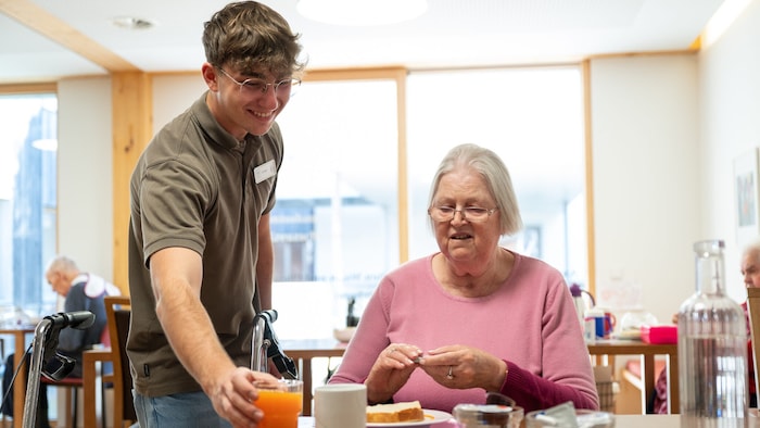 Neben Technik und Handwerk zählt vor allem auch die Pflege zu den nachgefragten Berufen.