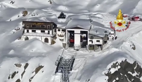 In der Aufnahme der Feuerwehr ist die betroffene Bergstation zu sehen.