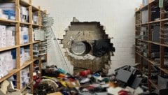 Nach dem spektakulären Einbruch in die Sparkasse Gelsenkirchen untersuchen die Ermittlerinnen ...