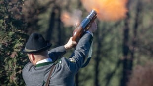 Die Gamper Weihnachtsschützen lassen zum Christkindl, zu Silvester und mit Ehrensalven zu ...