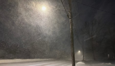 Lowville, New York, versinkt im Schnee.