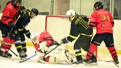 Spartan Althofen (rot) halten den Sieg gegen die Tarco Wölfe fest.