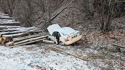 Das Auto dürfte schon beschädigt gewesen sein, bevor es im Graben landete.