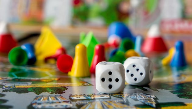 Spiele bringen alle Generationen an einen Tisch, fördern den Austausch, sorgen für Lacher und ...