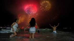 In Rio wird seit Tagen (vor-)gefeiert – die Winterjacke kann man bei bis zu 32 Grad ...