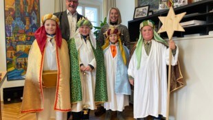 Bürgermeister Klaus Glanznig begrüßte die Sternsinger im Gemeindeamt.
