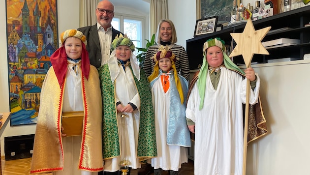 Bürgermeister Klaus Glanznig begrüßte die Sternsinger im Gemeindeamt.