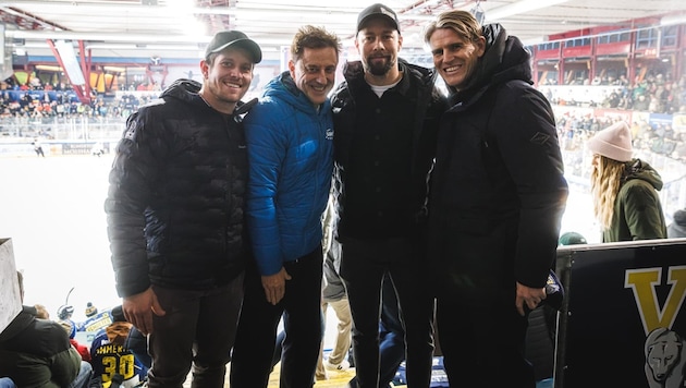 (V.re.n.li.) Bayern-Sportdirektor Christoph Freund mit Eisbären-Geschäftsführer Patrick Schwarz, ...