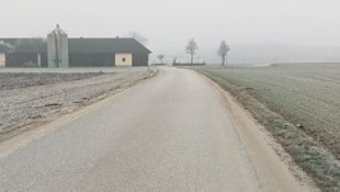 Die Stecken fehlen auf beiden Straßenseiten.