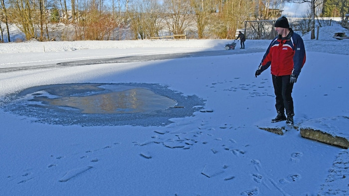 Dieses Loch erhitzt derzeit die Gemüter in Rainbach im Mühlkreis.