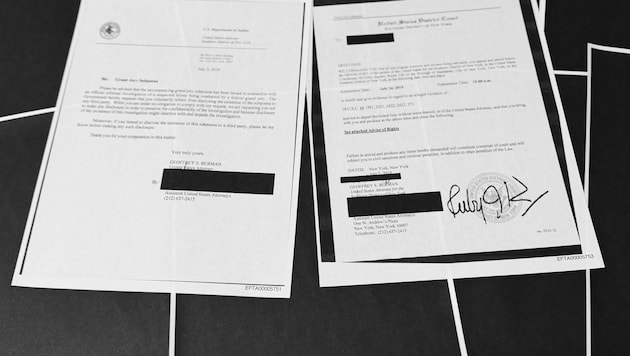 Viele Dokumente sind stark geschwärzt.