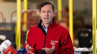 Klaus Schwertner überreicht über die „Krone“ der Politik seine Wünsche für 2026.