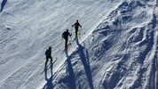 Das wollen Skigebiete verhinder: Tourengeher auf der Piste.