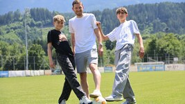 Ronald Gercaliu mit seinen Söhnen Leo (l.) und Rocco.