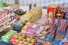 Die Faszination für Böller und Raketen hat Burschen in Tirol alle Verbote und Gefahren vergessen ...