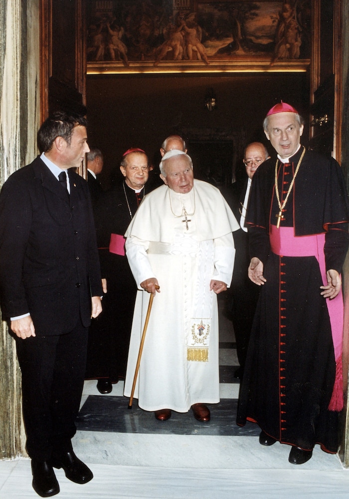 Egon Kapellari als Klagenfurter Bischof mit Jörg Haider (li.) bei Papst Johannes Paul II. in Rom