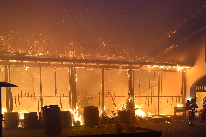 Ein Bauernhof in St. Florian bei Linz wurde zu Neujahr ein Raub der Flammen.