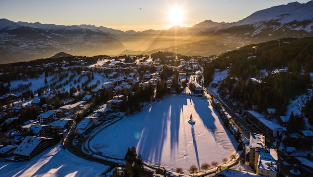 Im Schweizer Skiort Crans-Montana ist es zu einer Explosion gekommen. Es gibt mehrere ...