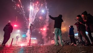 Immer wieder verletzen sich Menschen beim Umgang mit Pyrotechnik schwer – teils sogar tödlich. ...