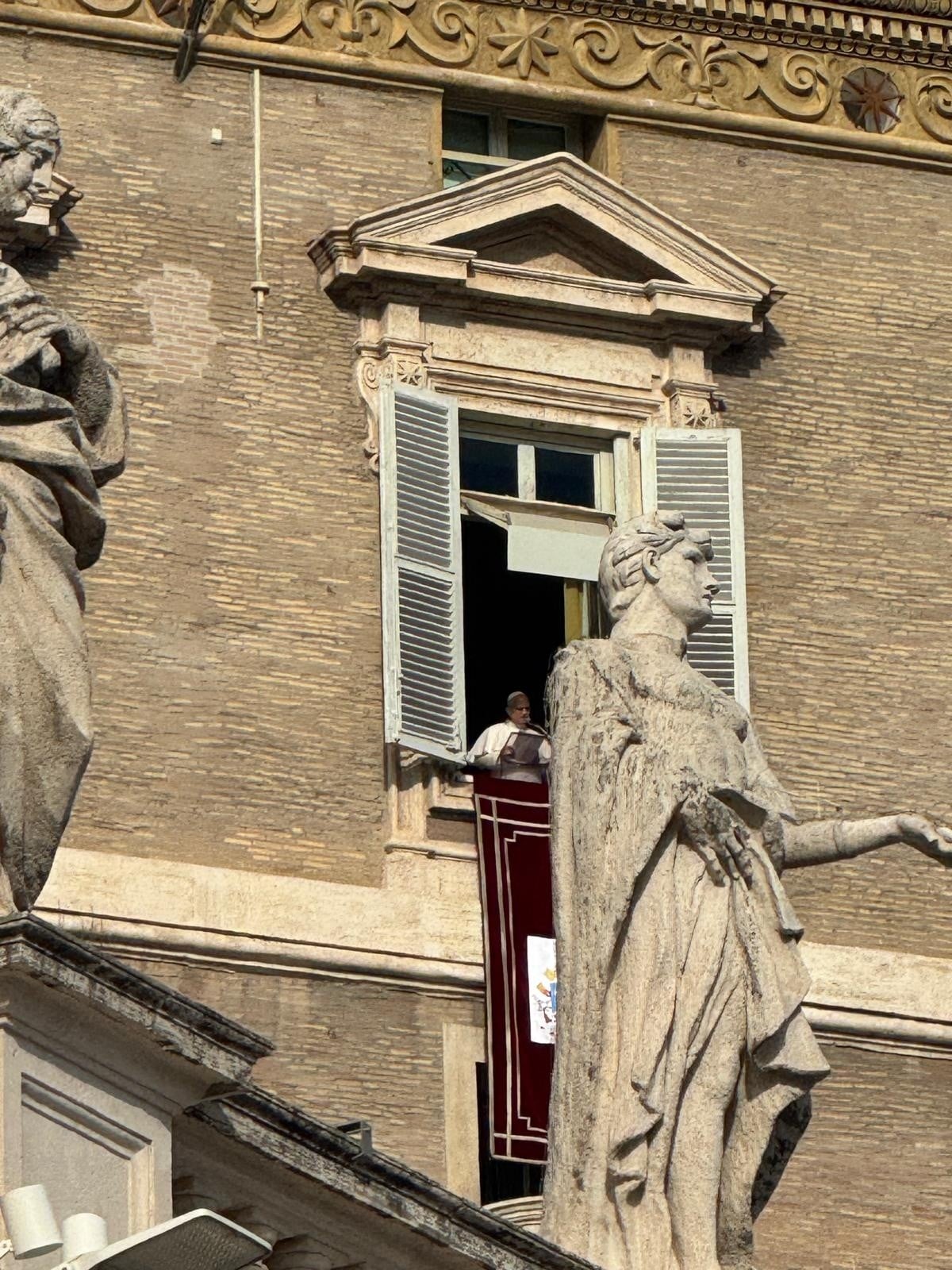 Der Papst erteilt den Neujahrssegen nicht vom Balkon der Petersdomes, sondern vom berühmten ...