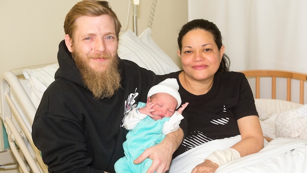 Die junge Familie: Vater Christian, Sohn Alexander Heinz und Mutter Emellyn.