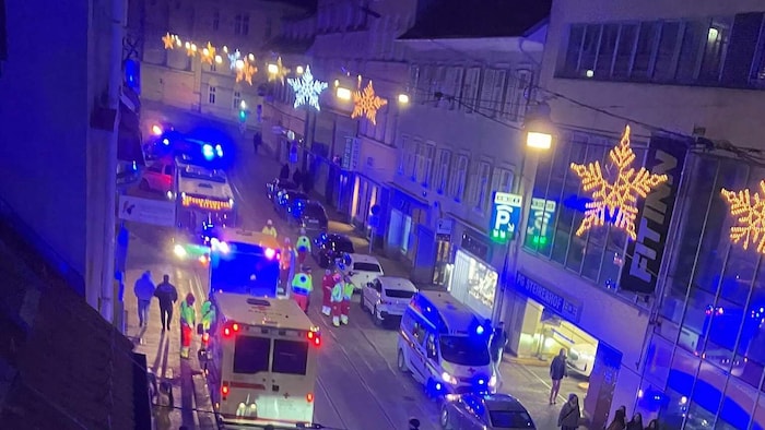 Ein Großaufgebot der Einsatzkräfte war vor Ort, wie Bilder des ORF Steiermark zeigen.