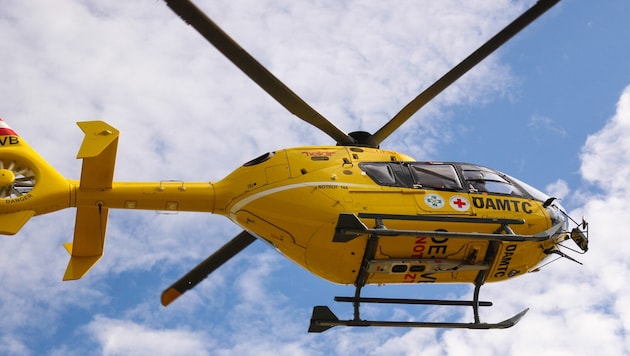 In Vorarlberg ist eine deutsche Skitourengeherin abgestürzt, sie musste mit einem Helikopter ...
