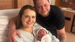 Salzburgs Neujahrsbaby Dzeneta mit ihren Eltern Jalila und Dzenis Pajalic.