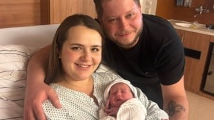 Salzburgs Neujahrsbaby Dzeneta mit ihren Eltern Jalila und Dzenis Pajalic.