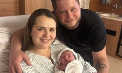 Salzburgs Neujahrsbaby Dzeneta mit ihren Eltern Jalila und Dzenis Pajalic.