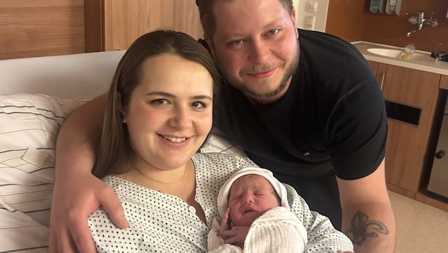 Salzburgs Neujahrsbaby Dzeneta mit ihren Eltern Jalila und Dzenis Pajalic.