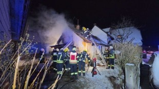 Fordernde Nacht: Kurz nach Mitternacht kam es in Wieselburg zu einem Brand bei einem Wohnhaus.