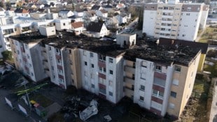Diese Drohnenaufnahme der Trauner Wohnblocks zeigt die verheerenden Auswirkungen des ...