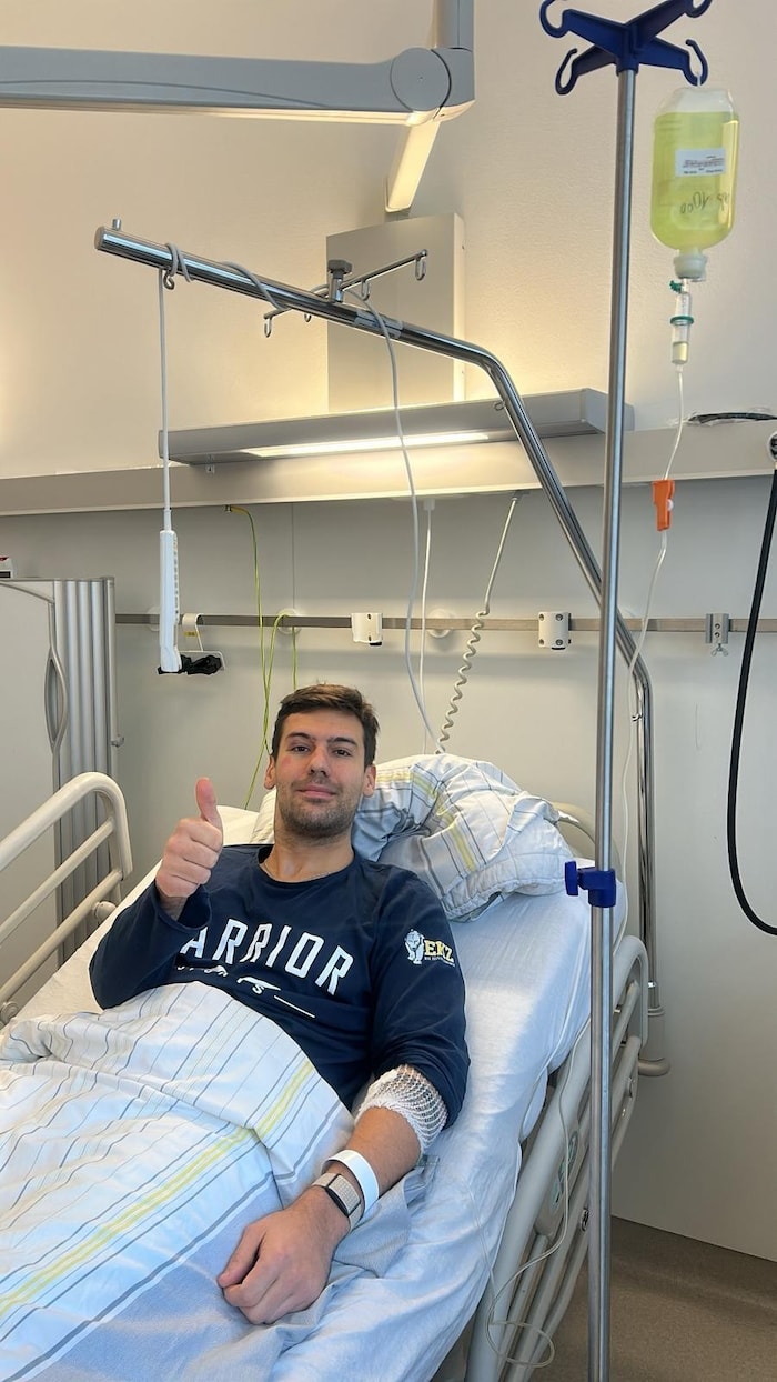 Daumen hoch aus dem Krankenhaus: Putnik.