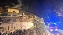 Der Brand in Puch scheint unter Kontrolle zu sein.