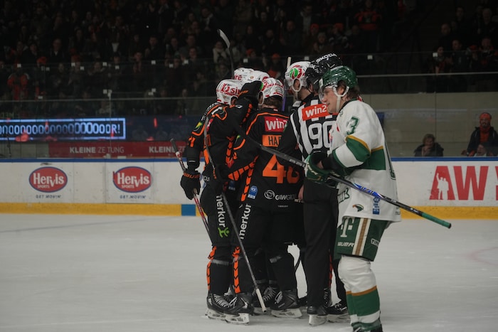 Jubel bei den Graz99ers, lange Gesichter bei Budapest.