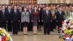 Kim-Dynastie in Bewegung: Die 13-jährige Tochter Kims zeigt sich zwischen ihrem Vater und der ...