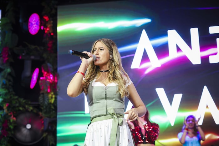 Anja Bavaria gibt am Gschnas Gas.